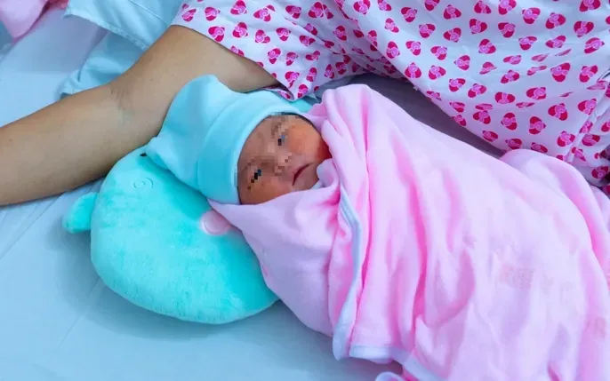 Tải Bộ Sưu Tập Hình Ảnh E Bé Dễ Thương, Cute (đáng Yêu) Làm Hình Nền, Avatar Cho Điện Thoại
