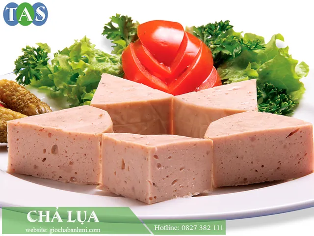 Chiêm Ngưỡng Hình Ảnh Giã Giò: Quy Trình Cối Chày Truyền Thống Tại Làng Ước Lễ Cho Du Khách Chiêm Ngưỡng Hình Ảnh Giã Giò: Quy Trình Cối Chày Truyền Thống Tại Làng Ước Lễ Cho Du Khách