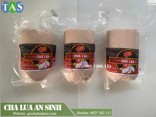 Chiêm Ngưỡng Hình Ảnh Giã Giò: Quy Trình Cối Chày Truyền Thống Tại Làng Ước Lễ Cho Du Khách Chiêm Ngưỡng Hình Ảnh Giã Giò: Quy Trình Cối Chày Truyền Thống Tại Làng Ước Lễ Cho Du Khách