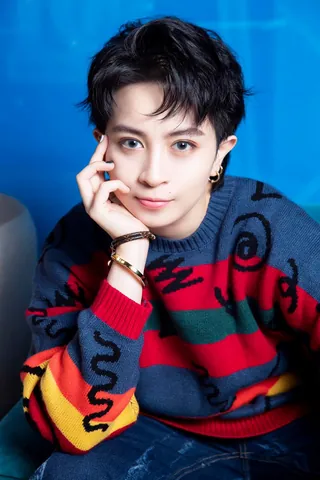 Xem Hình Ảnh Gil Lê Dành Cho Fan: Hành Trình Chuyển Đổi Từ Vẻ Đẹp Nữ Tính Sang Phong Cách Nam Tính Unisex Xem Hình Ảnh Gil Lê Dành Cho Fan: Hành Trình Chuyển Đổi Từ Vẻ Đẹp Nữ Tính Sang Phong Cách Nam Tính Unisex