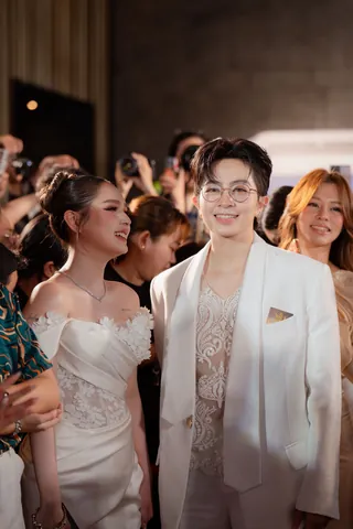 Xem Hình Ảnh Gil Lê Dành Cho Fan: Hành Trình Chuyển Đổi Từ Vẻ Đẹp Nữ Tính Sang Phong Cách Nam Tính Unisex Xem Hình Ảnh Gil Lê Dành Cho Fan: Hành Trình Chuyển Đổi Từ Vẻ Đẹp Nữ Tính Sang Phong Cách Nam Tính Unisex