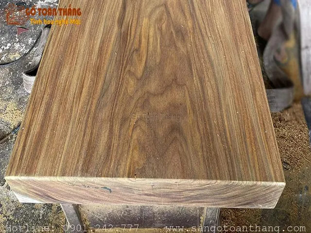 Nhận Diện Hình Ảnh Gỗ Lim Qua Đặc Điểm Vân Gỗ, Màu Sắc Và Các Loại Phổ Biến Cho Gia Chủ Nhận Diện Hình Ảnh Gỗ Lim Qua Đặc Điểm Vân Gỗ, Màu Sắc Và Các Loại Phổ Biến Cho Gia Chủ