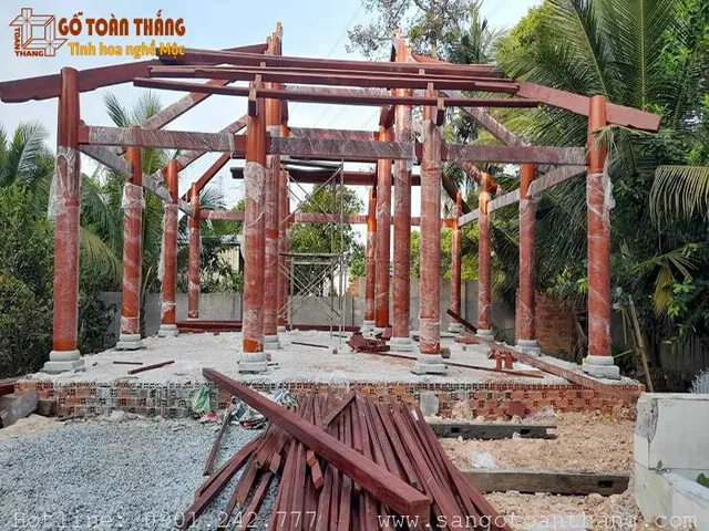 Nhận Diện Hình Ảnh Gỗ Lim Qua Đặc Điểm Vân Gỗ, Màu Sắc Và Các Loại Phổ Biến Cho Gia Chủ Nhận Diện Hình Ảnh Gỗ Lim Qua Đặc Điểm Vân Gỗ, Màu Sắc Và Các Loại Phổ Biến Cho Gia Chủ