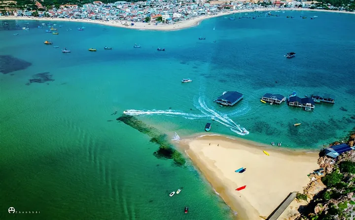 Chiêm Ngưỡng Hình Ảnh Hòn Khô Quy Nhơn: Vẻ Đẹp Hoang Sơ Của Đảo Đá Dành Cho Du Khách Chiêm Ngưỡng Hình Ảnh Hòn Khô Quy Nhơn: Vẻ Đẹp Hoang Sơ Của Đảo Đá Dành Cho Du Khách