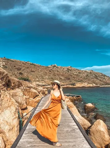 Chiêm Ngưỡng Hình Ảnh Hòn Khô Quy Nhơn: Vẻ Đẹp Hoang Sơ Của Đảo Đá Dành Cho Du Khách Chiêm Ngưỡng Hình Ảnh Hòn Khô Quy Nhơn: Vẻ Đẹp Hoang Sơ Của Đảo Đá Dành Cho Du Khách
