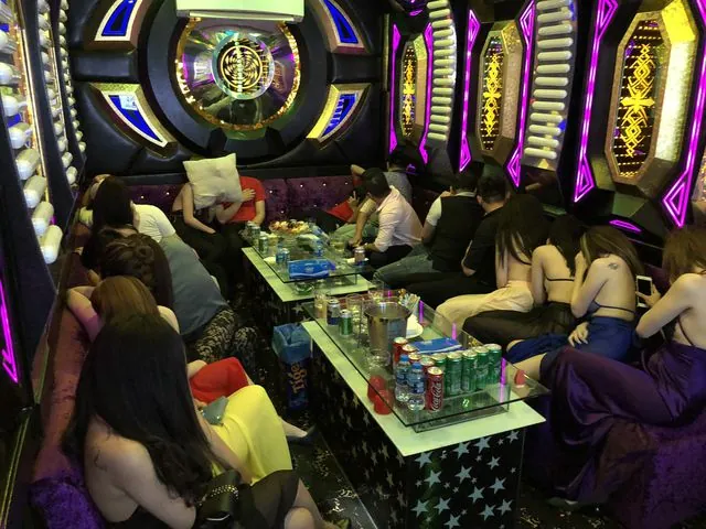 Tải Hình Ảnh Karaoke Ôm Cùng Ảnh Gái Quán Karaoke Dành Cho Độc Giả Tải Hình Ảnh Karaoke Ôm Cùng Ảnh Gái Quán Karaoke Dành Cho Độc Giả