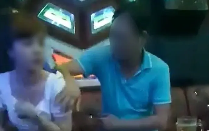 Tải Hình Ảnh Karaoke Ôm Cùng Ảnh Gái Quán Karaoke Dành Cho Độc Giả Tải Hình Ảnh Karaoke Ôm Cùng Ảnh Gái Quán Karaoke Dành Cho Độc Giả
