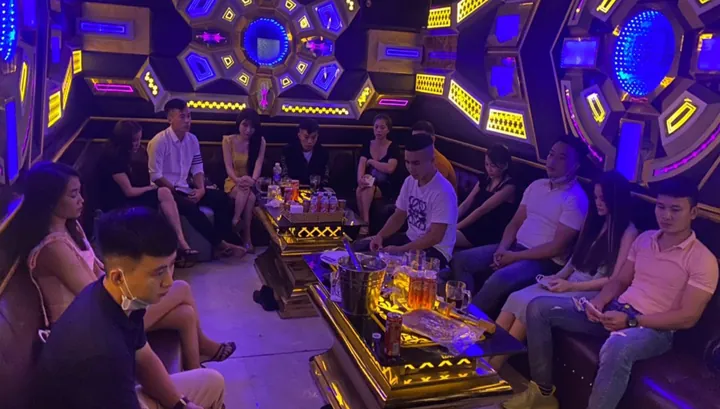 Tải Hình Ảnh Karaoke Ôm Cùng Ảnh Gái Quán Karaoke Dành Cho Độc Giả Tải Hình Ảnh Karaoke Ôm Cùng Ảnh Gái Quán Karaoke Dành Cho Độc Giả