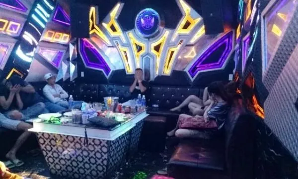 Tải Hình Ảnh Karaoke Ôm Cùng Ảnh Gái Quán Karaoke Dành Cho Độc Giả Tải Hình Ảnh Karaoke Ôm Cùng Ảnh Gái Quán Karaoke Dành Cho Độc Giả