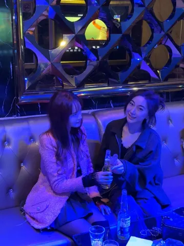 Tải Hình Ảnh Karaoke Ôm Cùng Ảnh Gái Quán Karaoke Dành Cho Độc Giả Tải Hình Ảnh Karaoke Ôm Cùng Ảnh Gái Quán Karaoke Dành Cho Độc Giả
