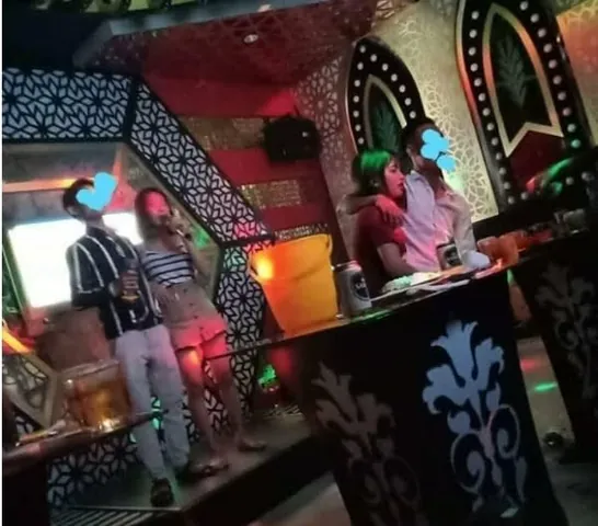 Tải Hình Ảnh Karaoke Ôm Cùng Ảnh Gái Quán Karaoke Dành Cho Độc Giả Tải Hình Ảnh Karaoke Ôm Cùng Ảnh Gái Quán Karaoke Dành Cho Độc Giả