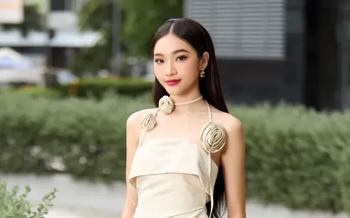 Xem Hình Ảnh Ca Sĩ Kim Ngân: Từ Biểu Tượng Nhan Sắc Đến Cảnh Lang Thang Trái Ngược Cho Người Hâm Mộ