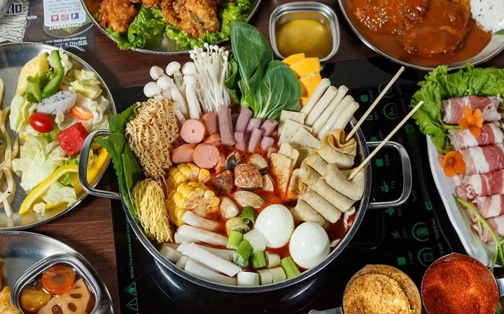 Chiêm Ngưỡng Hình Ảnh Lẩu Tokbokki Cho Thực Khách Qua Các Kiểu Buffet Và Tự Nấu Chiêm Ngưỡng Hình Ảnh Lẩu Tokbokki Cho Thực Khách Qua Các Kiểu Buffet Và Tự Nấu
