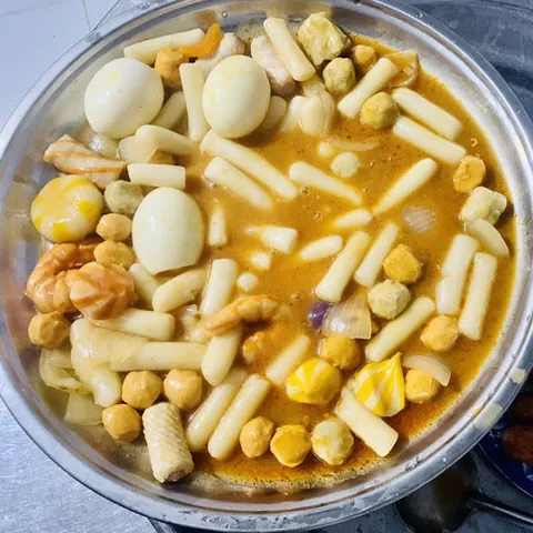 Chiêm Ngưỡng Hình Ảnh Lẩu Tokbokki Cho Thực Khách Qua Các Kiểu Buffet Và Tự Nấu Chiêm Ngưỡng Hình Ảnh Lẩu Tokbokki Cho Thực Khách Qua Các Kiểu Buffet Và Tự Nấu