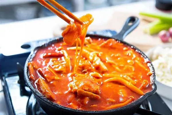 Chiêm Ngưỡng Hình Ảnh Lẩu Tokbokki Cho Thực Khách Qua Các Kiểu Buffet Và Tự Nấu Chiêm Ngưỡng Hình Ảnh Lẩu Tokbokki Cho Thực Khách Qua Các Kiểu Buffet Và Tự Nấu