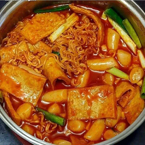Chiêm Ngưỡng Hình Ảnh Lẩu Tokbokki Cho Thực Khách Qua Các Kiểu Buffet Và Tự Nấu Chiêm Ngưỡng Hình Ảnh Lẩu Tokbokki Cho Thực Khách Qua Các Kiểu Buffet Và Tự Nấu