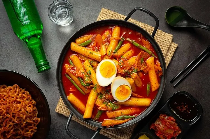 Chiêm Ngưỡng Hình Ảnh Lẩu Tokbokki Cho Thực Khách Qua Các Kiểu Buffet Và Tự Nấu Chiêm Ngưỡng Hình Ảnh Lẩu Tokbokki Cho Thực Khách Qua Các Kiểu Buffet Và Tự Nấu