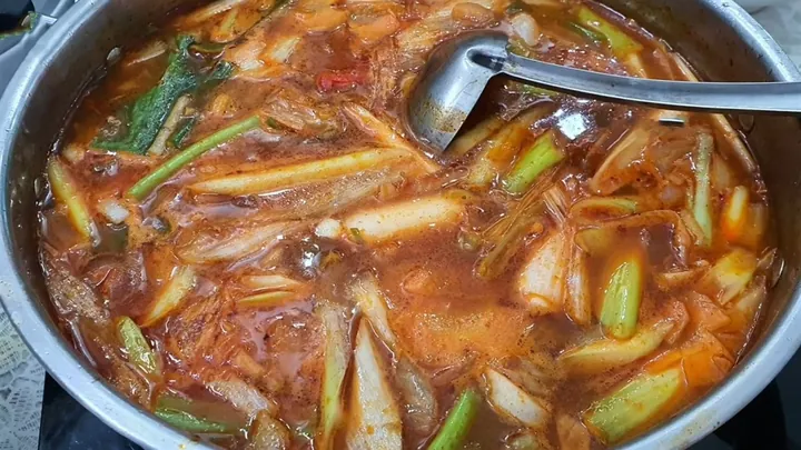 Chiêm Ngưỡng Hình Ảnh Lẩu Tokbokki Cho Thực Khách Qua Các Kiểu Buffet Và Tự Nấu Chiêm Ngưỡng Hình Ảnh Lẩu Tokbokki Cho Thực Khách Qua Các Kiểu Buffet Và Tự Nấu