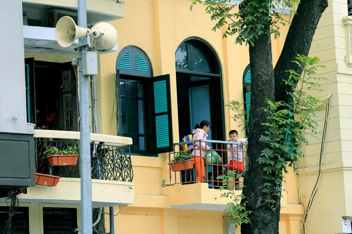 Chiêm Ngưỡng Hình Ảnh Và Sứ Mệnh Lịch Sử Của Loa Phường Qua Cột Treo Cho Cư Dân Đô Thị