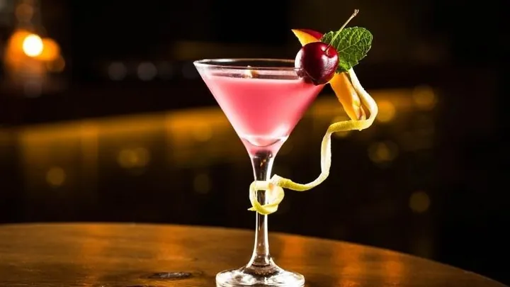 Khám Phá Hình Ảnh Ly Cocktail Đẹp: Các Loại Ly Phổ Biến Cho Quán Bar