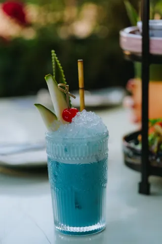 Khám Phá Hình Ảnh Ly Cocktail Đẹp: Các Loại Ly Phổ Biến Cho Quán Bar