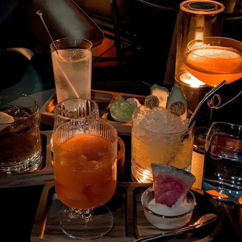 Khám Phá Hình Ảnh Ly Cocktail Đẹp: Các Loại Ly Phổ Biến Cho Quán Bar