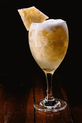 Khám Phá Hình Ảnh Ly Cocktail Đẹp: Các Loại Ly Phổ Biến Cho Quán Bar