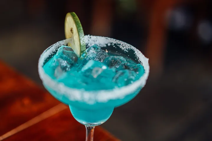 Khám Phá Hình Ảnh Ly Cocktail Đẹp: Các Loại Ly Phổ Biến Cho Quán Bar