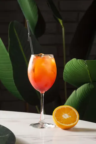 Khám Phá Hình Ảnh Ly Cocktail Đẹp: Các Loại Ly Phổ Biến Cho Quán Bar