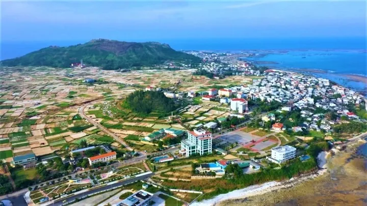 Chiêm Ngưỡng Hình Ảnh Vẻ Đẹp Thiên Nhiên Và Địa Điểm Check-in Qua Những Góc Ảnh Đảo Lý Sơn Dành Cho Du Khách Chiêm Ngưỡng Hình Ảnh Vẻ Đẹp Thiên Nhiên Và Địa Điểm Check-in Qua Những Góc Ảnh Đảo Lý Sơn Dành Cho Du Khách