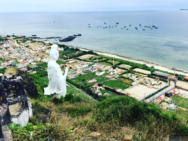 Chiêm Ngưỡng Hình Ảnh Vẻ Đẹp Thiên Nhiên Và Địa Điểm Check-in Qua Những Góc Ảnh Đảo Lý Sơn Dành Cho Du Khách Chiêm Ngưỡng Hình Ảnh Vẻ Đẹp Thiên Nhiên Và Địa Điểm Check-in Qua Những Góc Ảnh Đảo Lý Sơn Dành Cho Du Khách