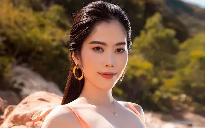 Chiêm Ngưỡng Hình Ảnh Nam Em: Sự Đối Nghịch Xưa Nay Của Hoa Khôi Trước Công Chúng Chiêm Ngưỡng Hình Ảnh Nam Em: Sự Đối Nghịch Xưa Nay Của Hoa Khôi Trước Công Chúng