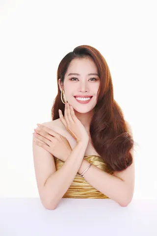 Chiêm Ngưỡng Hình Ảnh Nam Em: Sự Đối Nghịch Xưa Nay Của Hoa Khôi Trước Công Chúng Chiêm Ngưỡng Hình Ảnh Nam Em: Sự Đối Nghịch Xưa Nay Của Hoa Khôi Trước Công Chúng