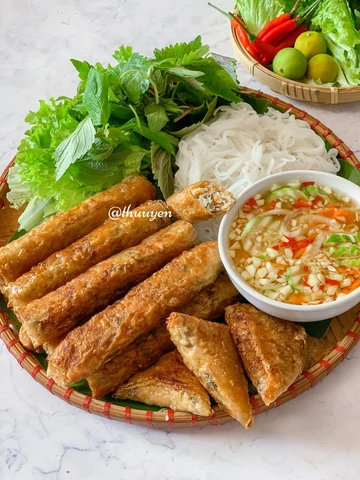 Tải Miễn Phí & Sử Dụng Hình Ảnh Nem: Hướng Dẫn Toàn Diện Cho Blogger & Nhà Thiết Kế (2026)