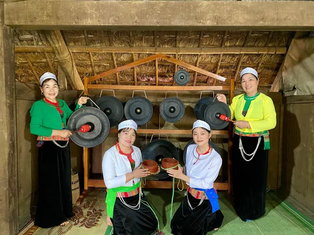 Chiêm Ngưỡng Hình Ảnh Người Mường Cho Người Yêu Văn Hóa Qua Trang Phục Và Nhà Sàn Truyền Thống