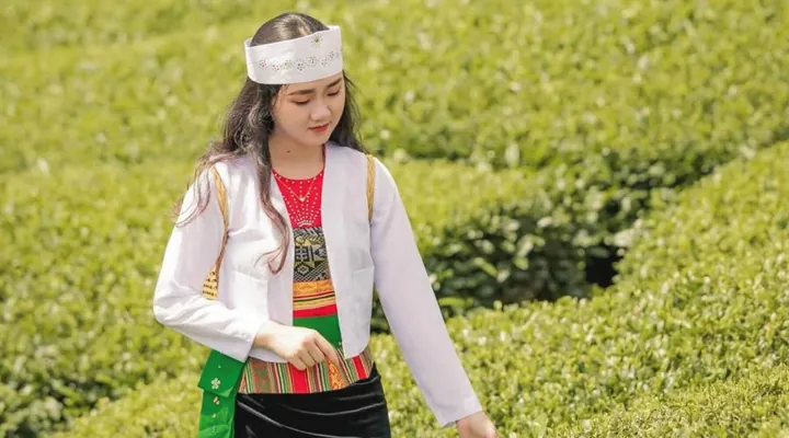 Chiêm Ngưỡng Hình Ảnh Người Mường Cho Người Yêu Văn Hóa Qua Trang Phục Và Nhà Sàn Truyền Thống