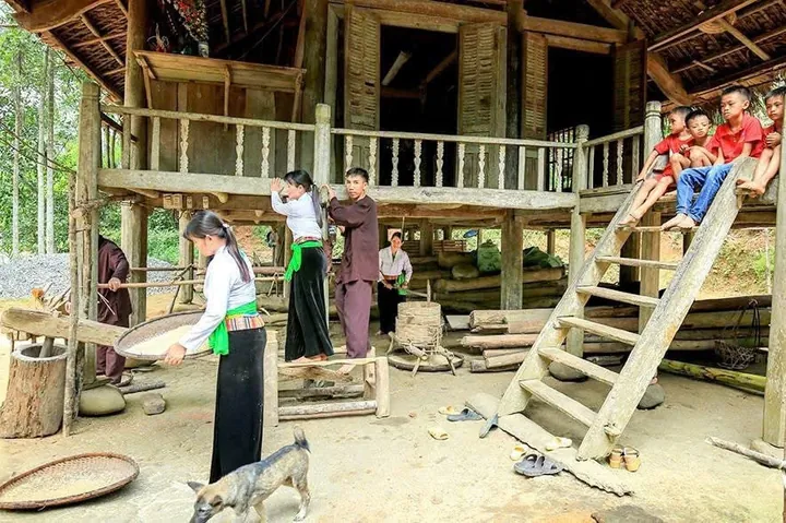 Chiêm Ngưỡng Hình Ảnh Người Mường Cho Người Yêu Văn Hóa Qua Trang Phục Và Nhà Sàn Truyền Thống