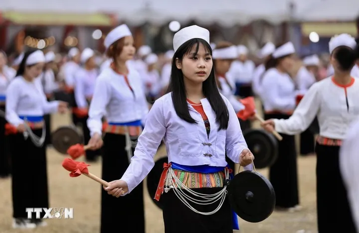 Chiêm Ngưỡng Hình Ảnh Người Mường Cho Người Yêu Văn Hóa Qua Trang Phục Và Nhà Sàn Truyền Thống