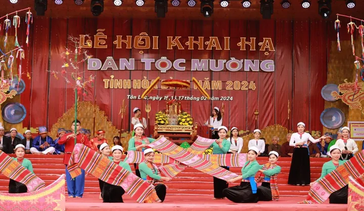 Chiêm Ngưỡng Hình Ảnh Người Mường Cho Người Yêu Văn Hóa Qua Trang Phục Và Nhà Sàn Truyền Thống