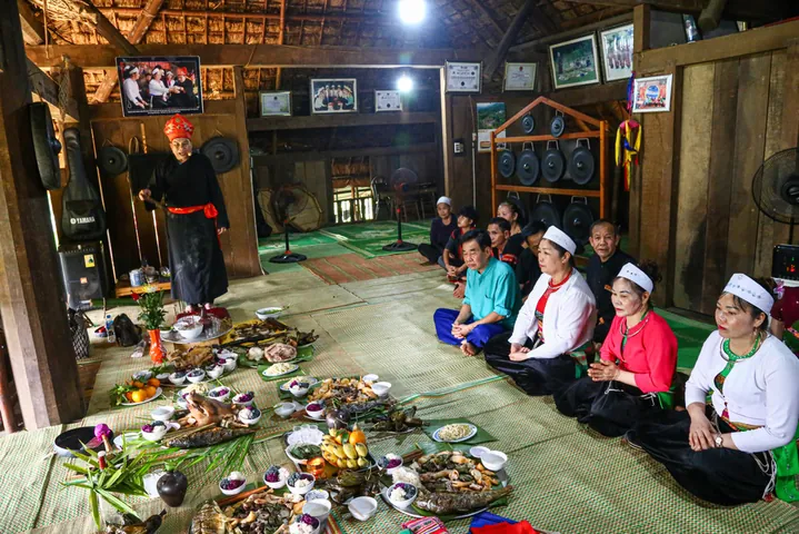 Chiêm Ngưỡng Hình Ảnh Người Mường Cho Người Yêu Văn Hóa Qua Trang Phục Và Nhà Sàn Truyền Thống