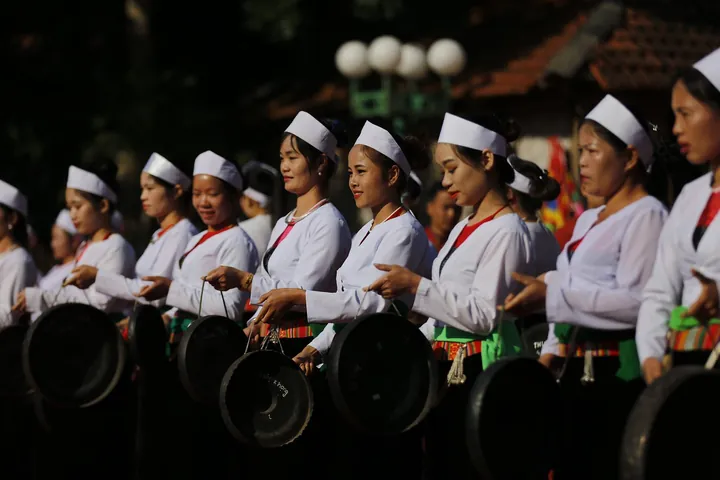 Chiêm Ngưỡng Hình Ảnh Người Mường Cho Người Yêu Văn Hóa Qua Trang Phục Và Nhà Sàn Truyền Thống