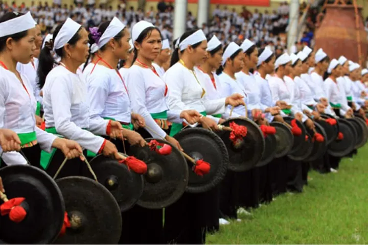 Chiêm Ngưỡng Hình Ảnh Người Mường Cho Người Yêu Văn Hóa Qua Trang Phục Và Nhà Sàn Truyền Thống