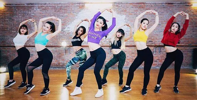 Tải Xuống Hình Ảnh Nhảy Zumba: Tổng Hợp Ảnh, Vector Và Png Cho Nhà Thiết Kế Và Người Yêu Fitness