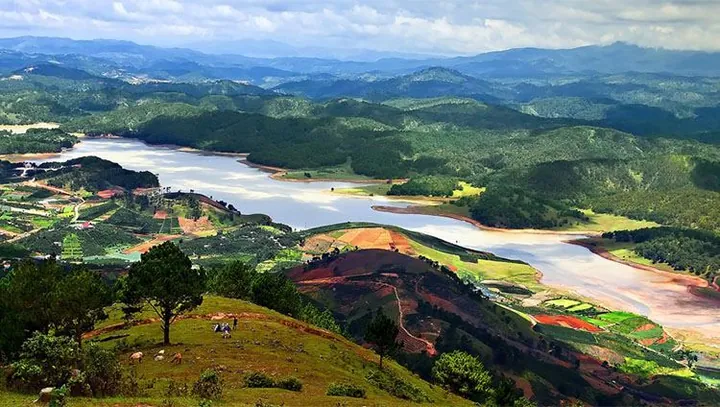 Chiêm Ngưỡng Hình Ảnh Núi Langbiang Cho Du Khách: Từ Nóc Nhà Đà Lạt Đến Cụm Núi Ông - Núi Bà Chiêm Ngưỡng Hình Ảnh Núi Langbiang Cho Du Khách: Từ Nóc Nhà Đà Lạt Đến Cụm Núi Ông - Núi Bà