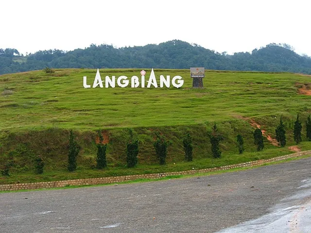 Chiêm Ngưỡng Hình Ảnh Núi Langbiang Cho Du Khách: Từ Nóc Nhà Đà Lạt Đến Cụm Núi Ông - Núi Bà Chiêm Ngưỡng Hình Ảnh Núi Langbiang Cho Du Khách: Từ Nóc Nhà Đà Lạt Đến Cụm Núi Ông - Núi Bà
