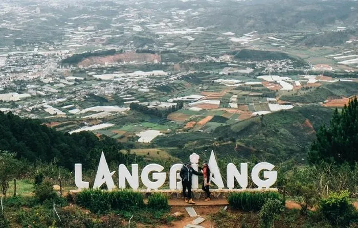 Chiêm Ngưỡng Hình Ảnh Núi Langbiang Cho Du Khách: Từ Nóc Nhà Đà Lạt Đến Cụm Núi Ông - Núi Bà Chiêm Ngưỡng Hình Ảnh Núi Langbiang Cho Du Khách: Từ Nóc Nhà Đà Lạt Đến Cụm Núi Ông - Núi Bà