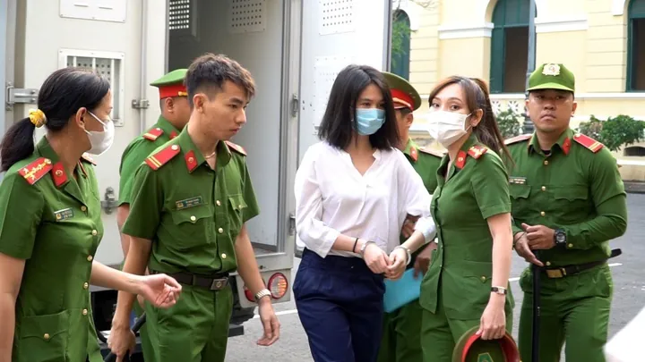 Tổng Hợp Hình Ảnh Phiên Tòa Thực Tế: Xem Ảnh Bên Trong Và Cổng Tòa Cho Độc Giả