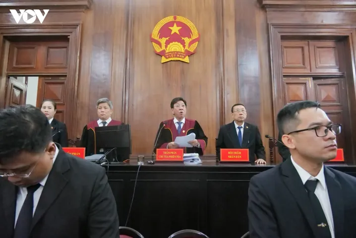 Tổng Hợp Hình Ảnh Phiên Tòa Thực Tế: Xem Ảnh Bên Trong Và Cổng Tòa Cho Độc Giả