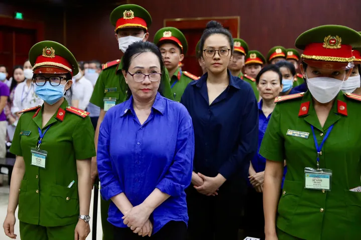 Tổng Hợp Hình Ảnh Phiên Tòa Thực Tế: Xem Ảnh Bên Trong Và Cổng Tòa Cho Độc Giả