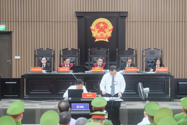 Tổng Hợp Hình Ảnh Phiên Tòa Thực Tế: Xem Ảnh Bên Trong Và Cổng Tòa Cho Độc Giả